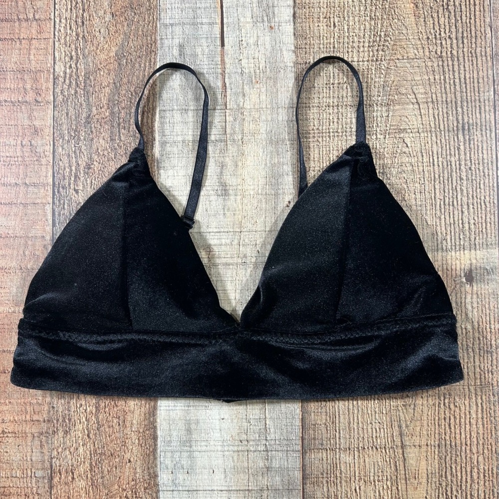 True by rue21 Black Velvet Triangle Bralette Small Padded Glamourous Goth